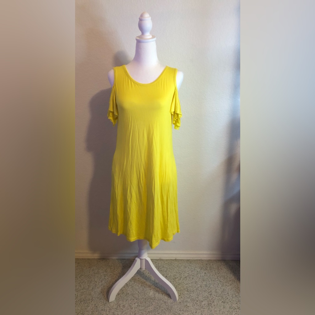 Nwt Sz S Ouges Cold Shoulder Dress
